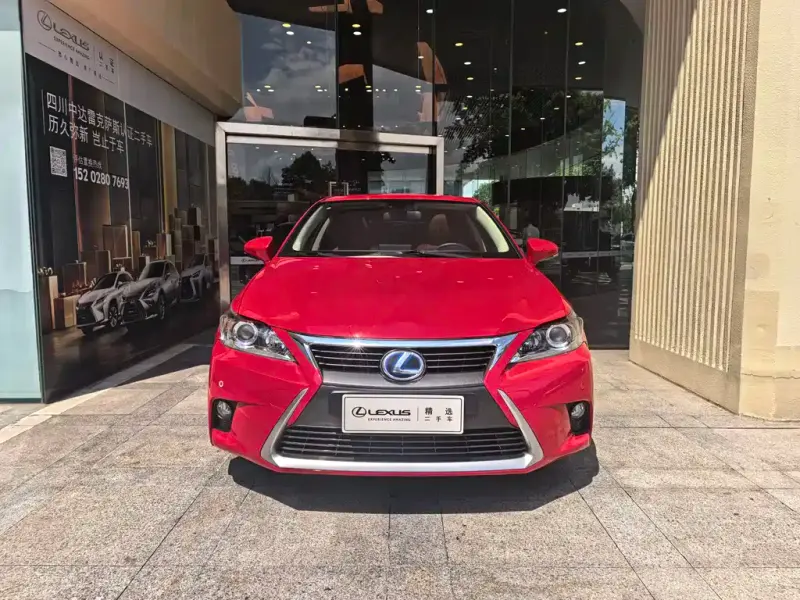 Lexus CT, 2014