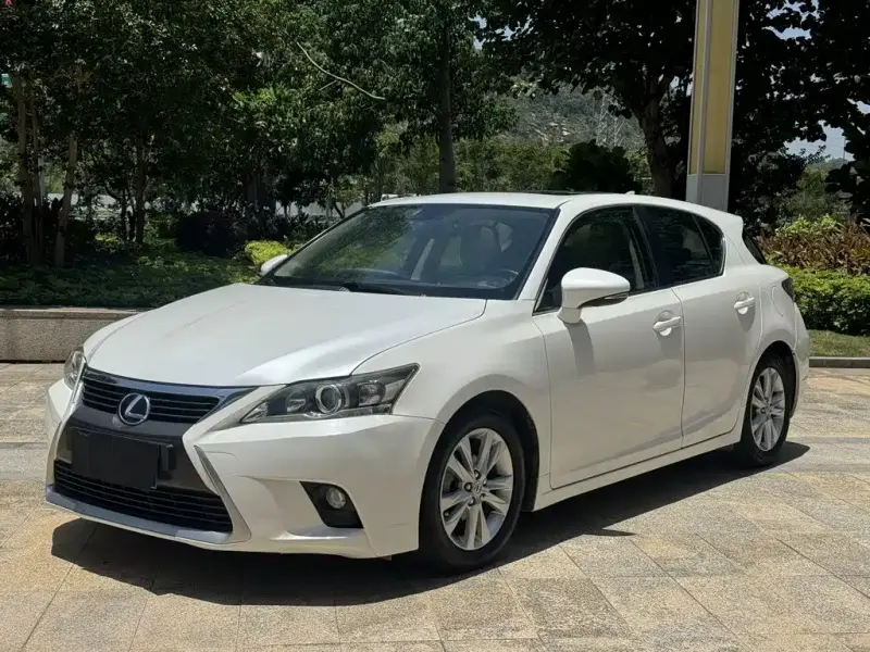 Lexus CT, 2014