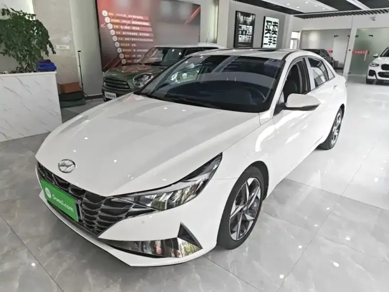 Hyundai Elantra, 2022