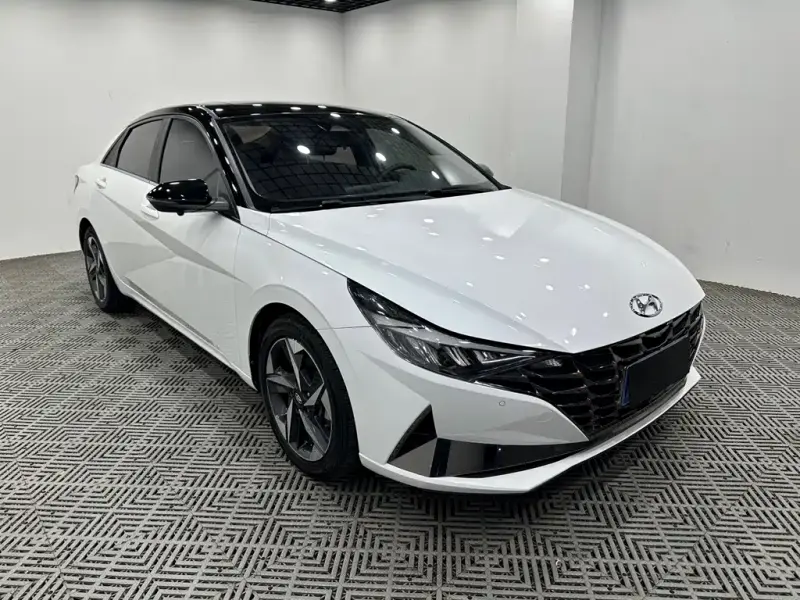 Hyundai Elantra, 2022