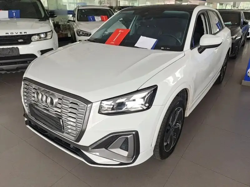 Audi Q2L e-tron, 2022