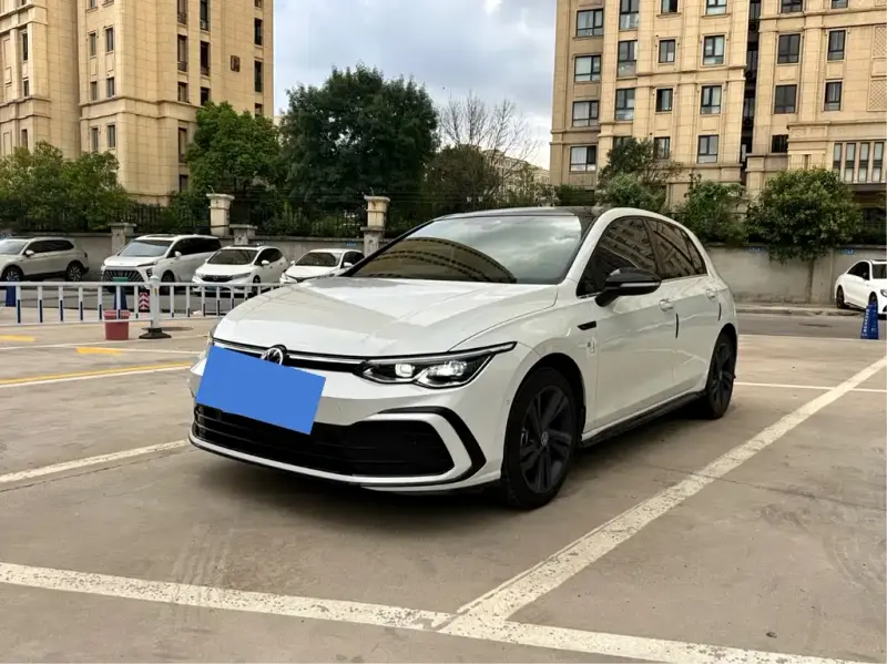 Volkswagen Golf, 2022