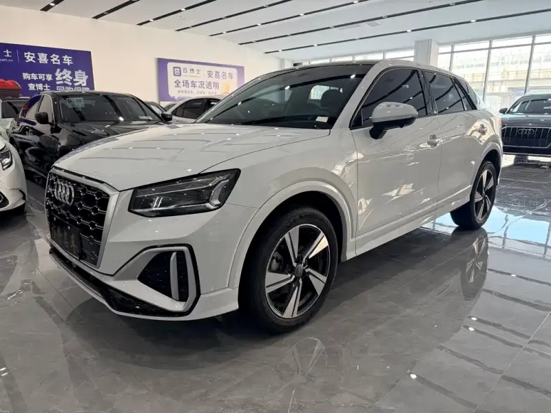 Audi Q2L, 2022