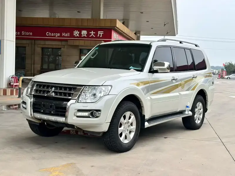 Mitsubishi Pajero (Import), 2020