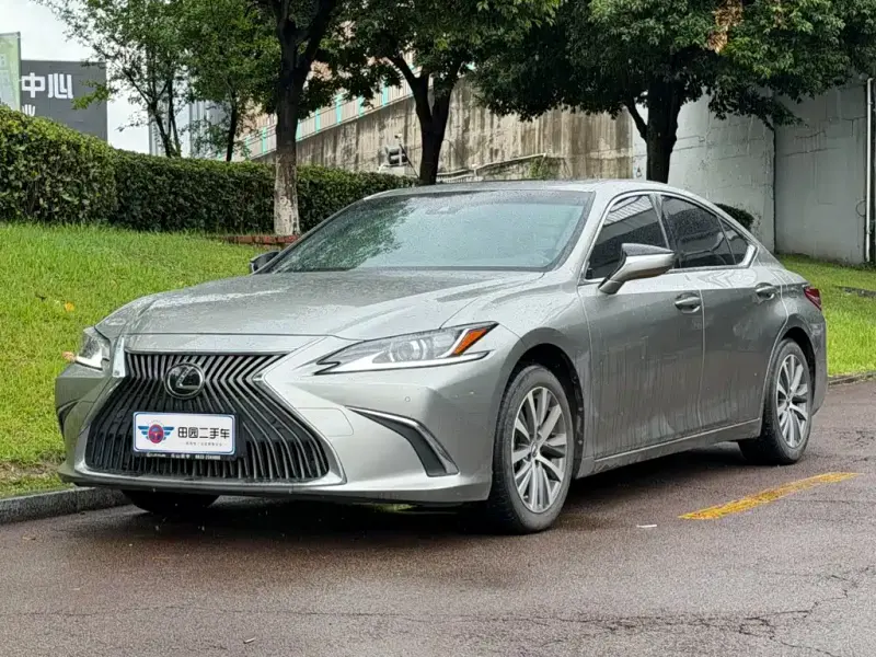 Lexus ES, 2020