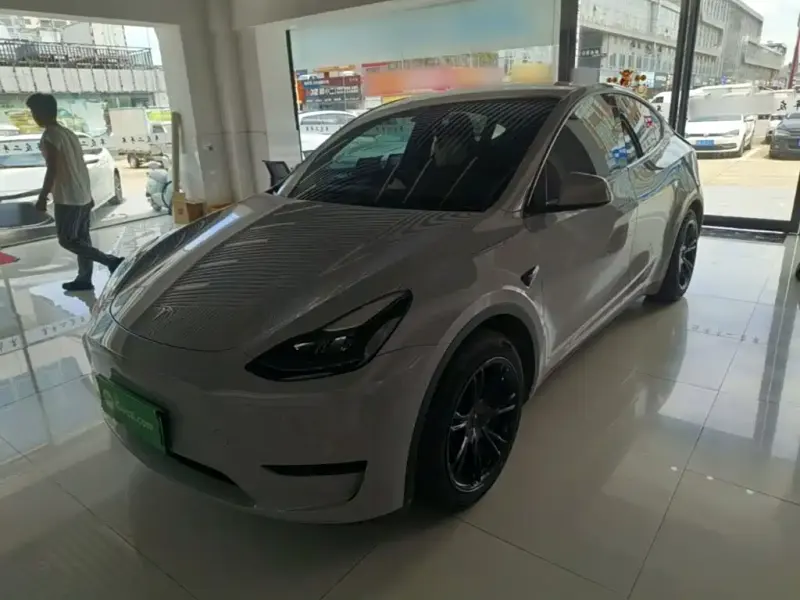 Tesla Model Y, 2023