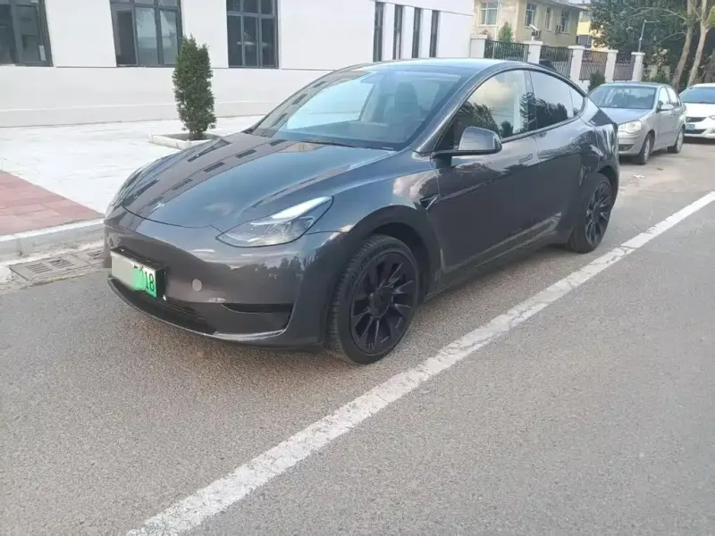 Tesla Model Y, 2022