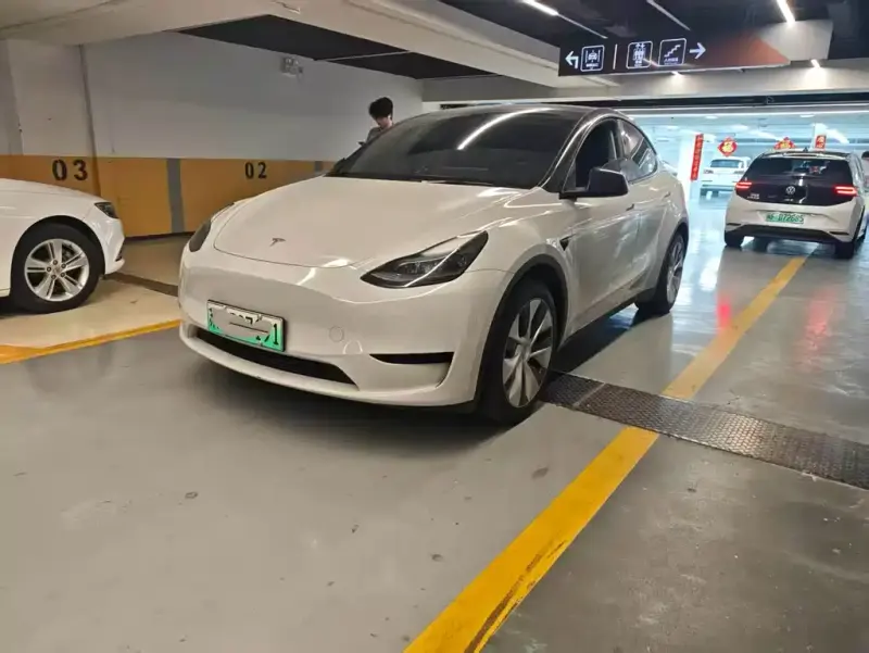 Tesla Model Y, 2022