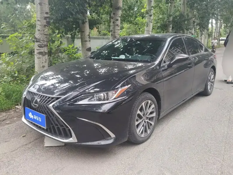 Lexus ES, 2022