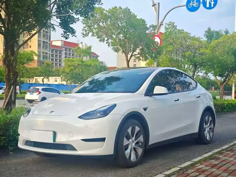 Tesla Model Y, 2023