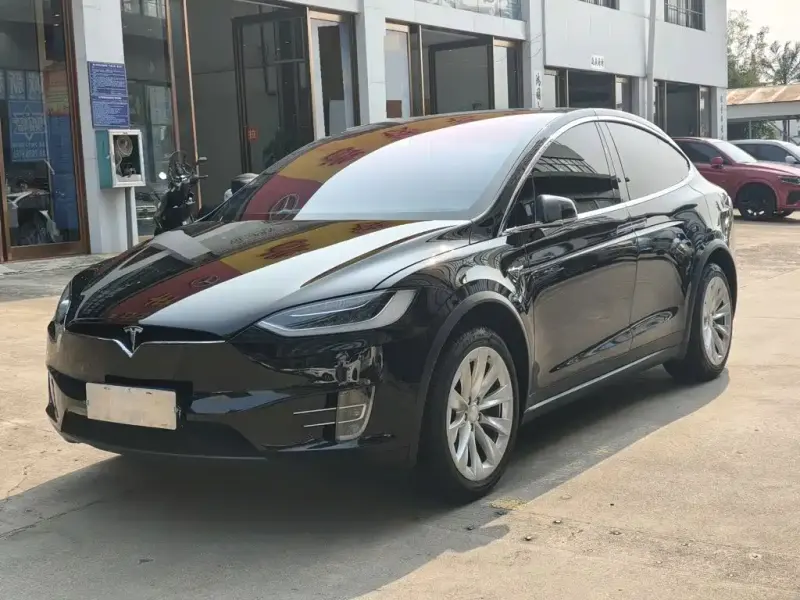 Tesla Model X, 2017
