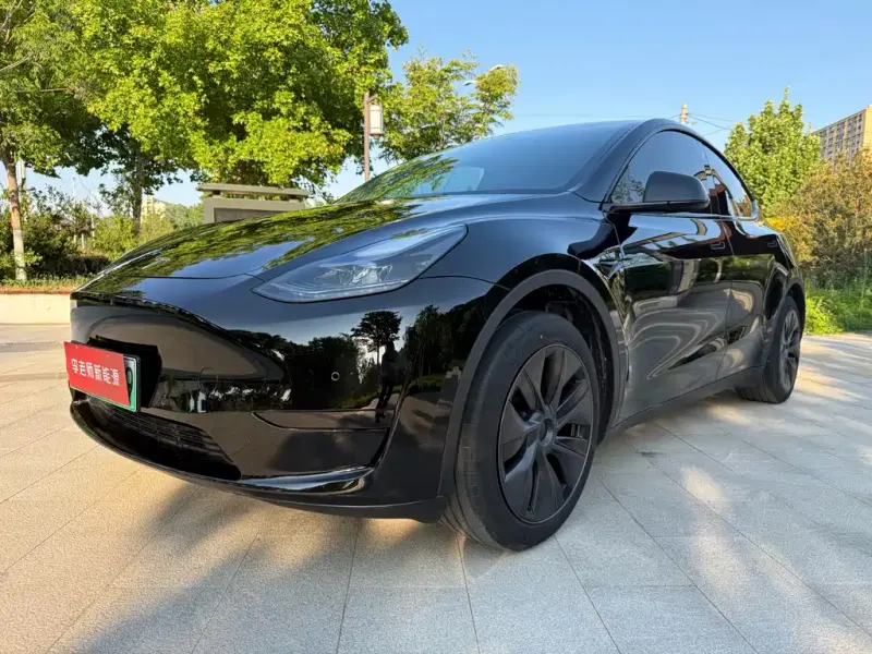 Tesla Model Y, 2024
