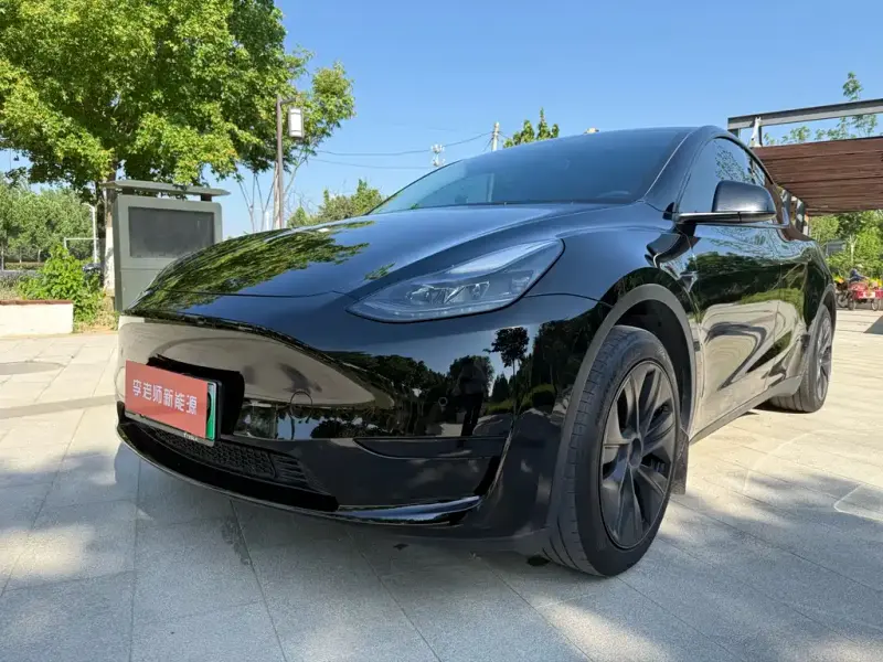 Tesla Model Y, 2024