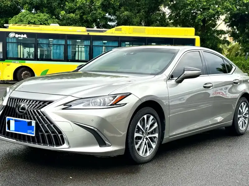 Lexus ES, 2023