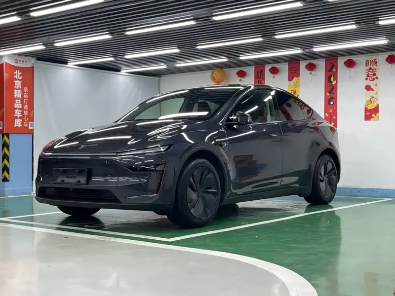 Tesla Model Y, 2025