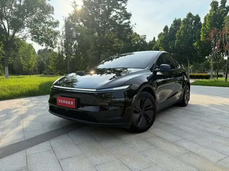 Tesla Model Y, 2025