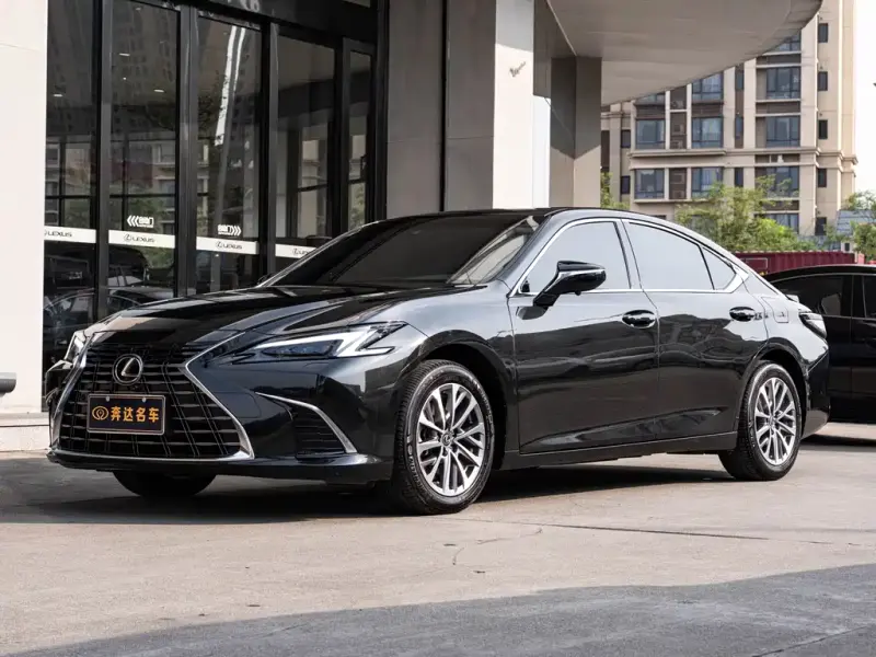 Lexus ES, 2025