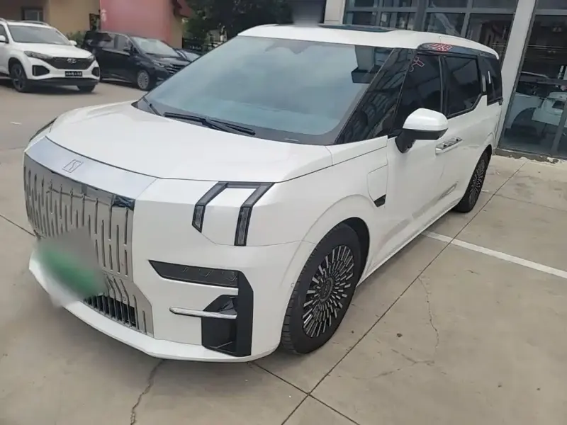 Zeekr 009, 2023