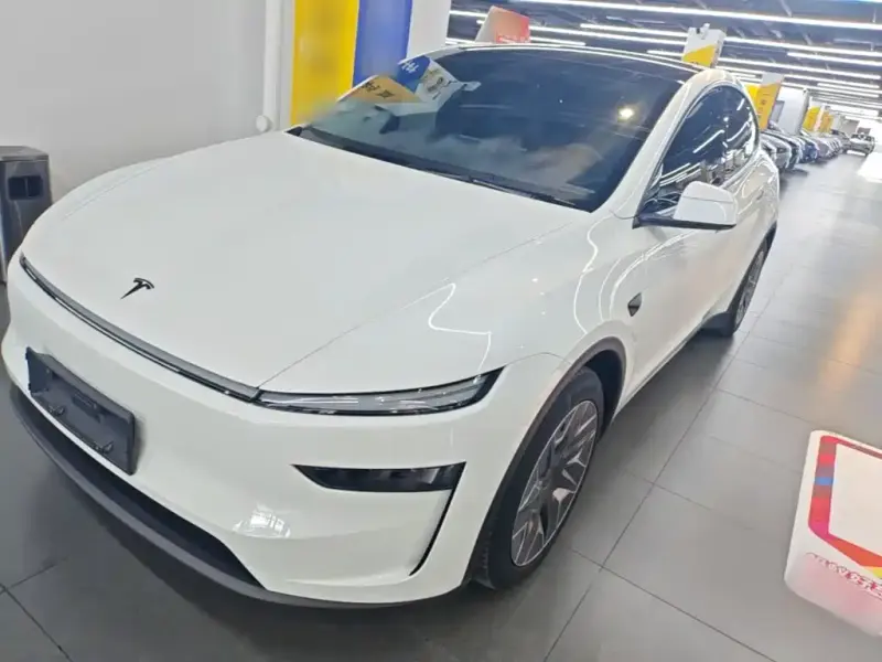Tesla Model Y L, 2025