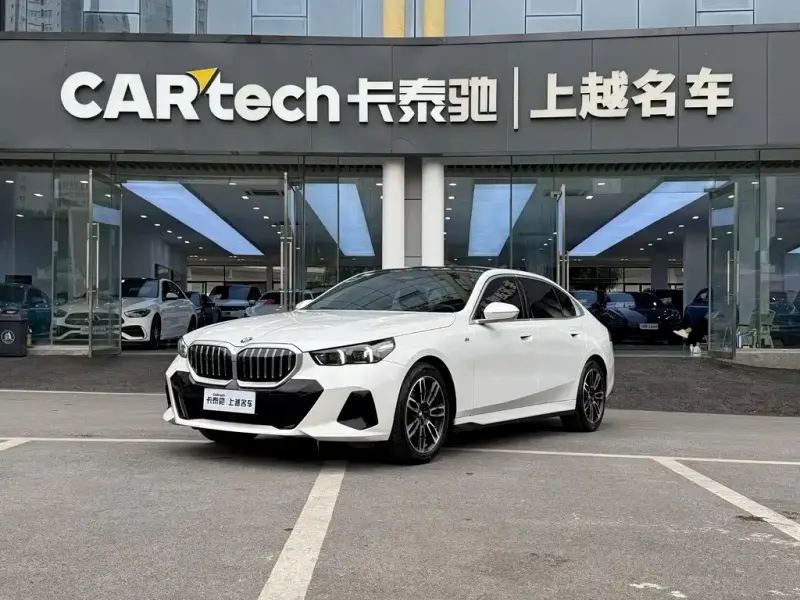 BMW 5 Series, 2025