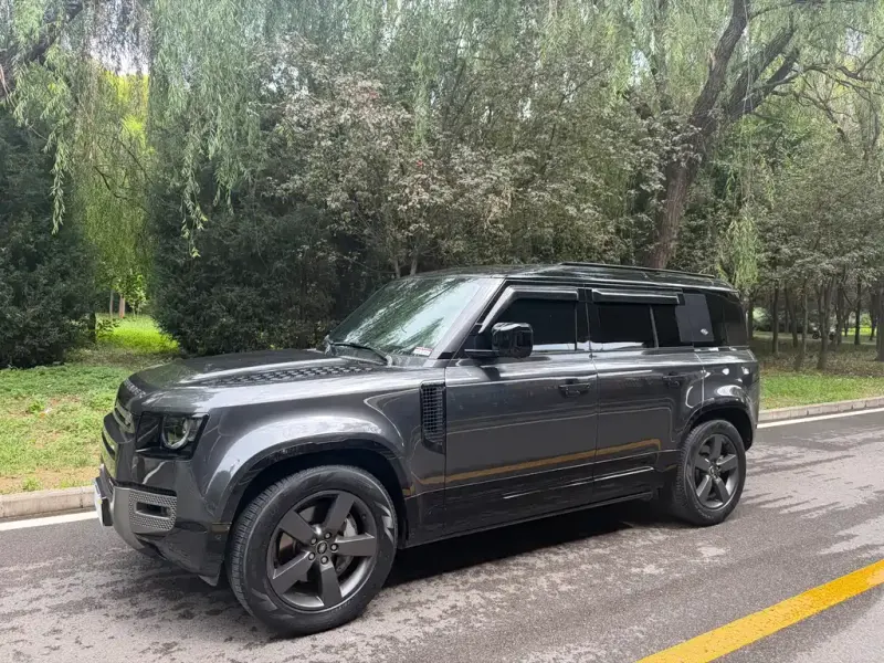 Land Rover Defender, 2022