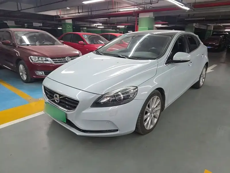 Volvo V40, 2015