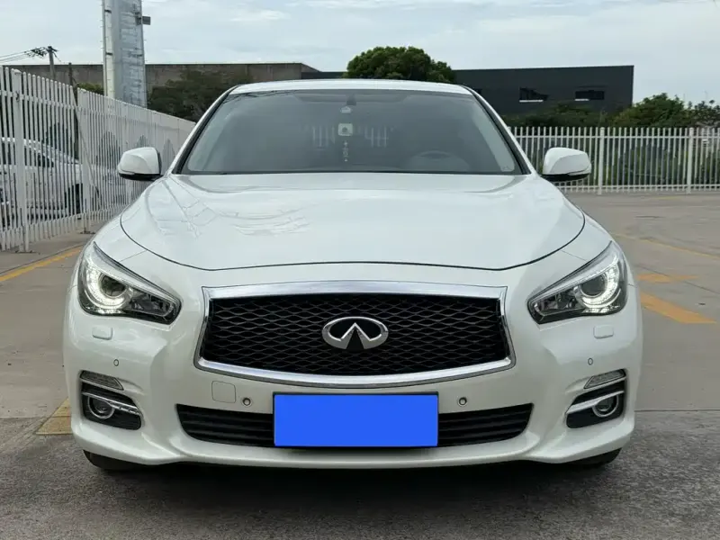 Infiniti Q50L, 2015