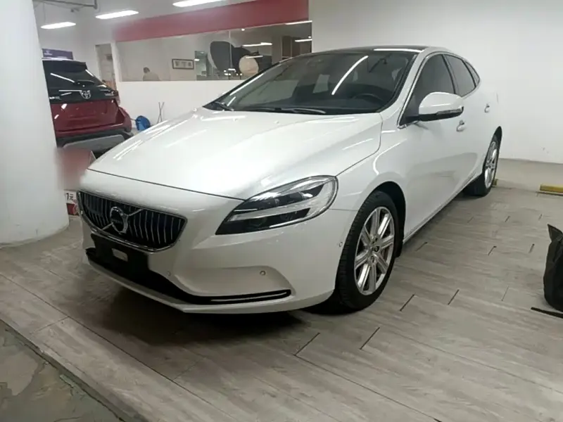 Volvo V40, 2017