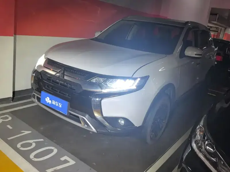 Mitsubishi Outlander, 2020