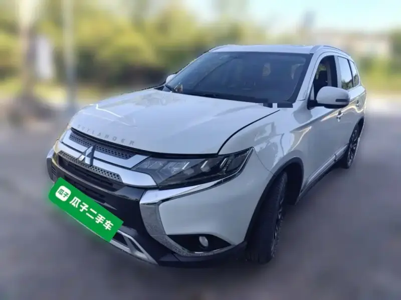 Mitsubishi Outlander, 2020