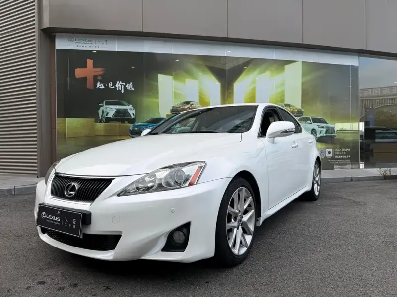 Lexus IS, 2013