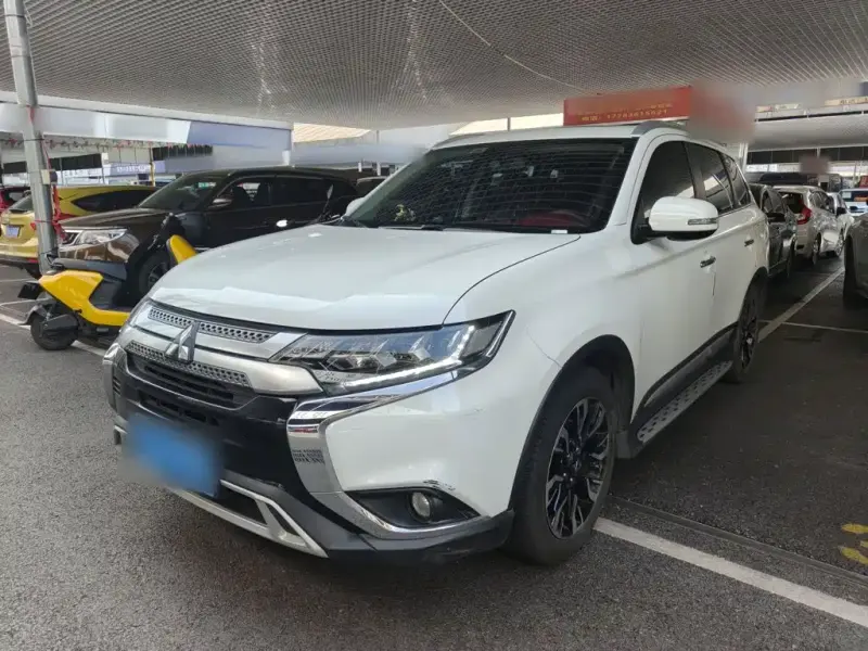 Mitsubishi Outlander, 2020
