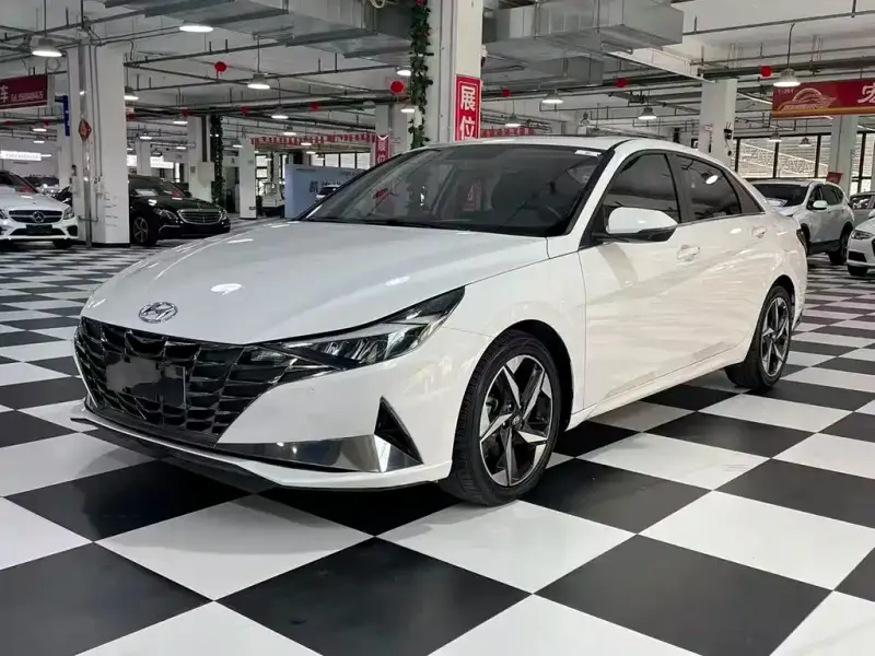 Hyundai Elantra, 2022