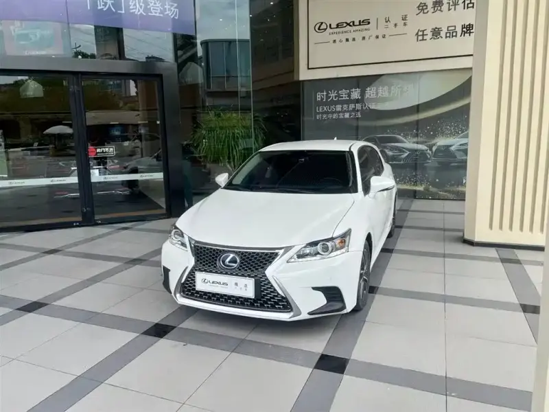 Lexus CT, 2018