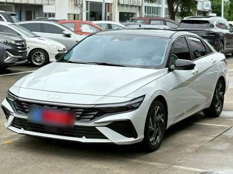 Hyundai Elantra, 2025