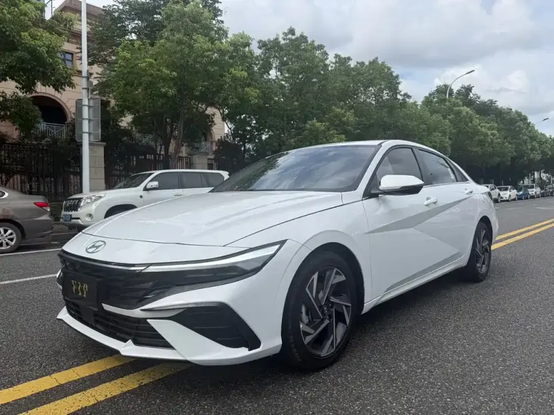 Hyundai Elantra, 2025