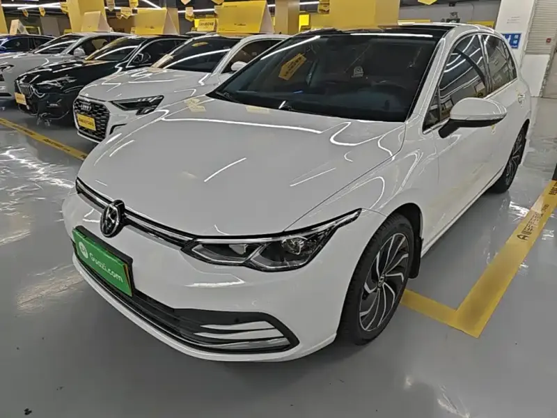 Volkswagen Golf, 2022
