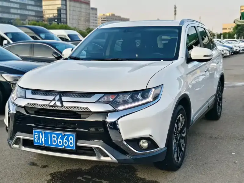 Mitsubishi Outlander, 2021