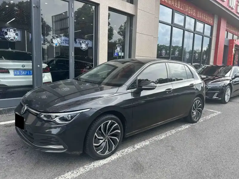 Volkswagen Golf, 2024