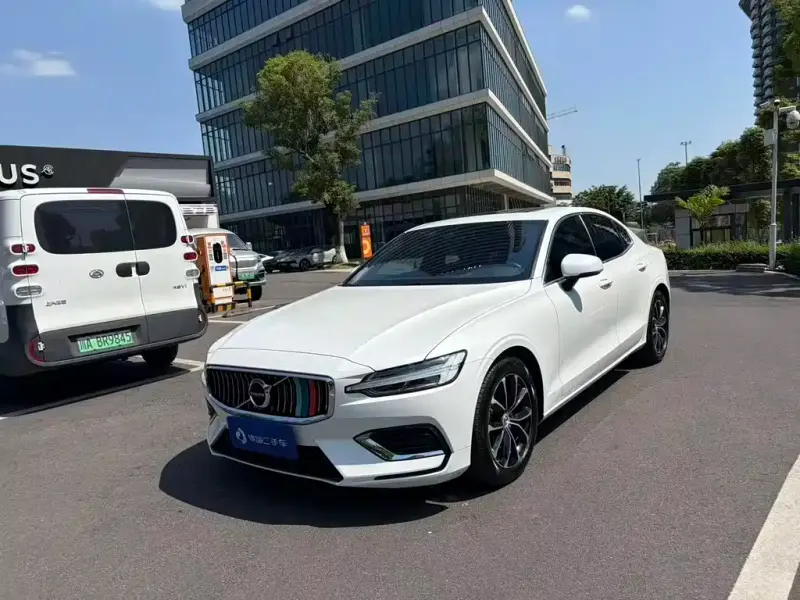Volvo S60, 2022