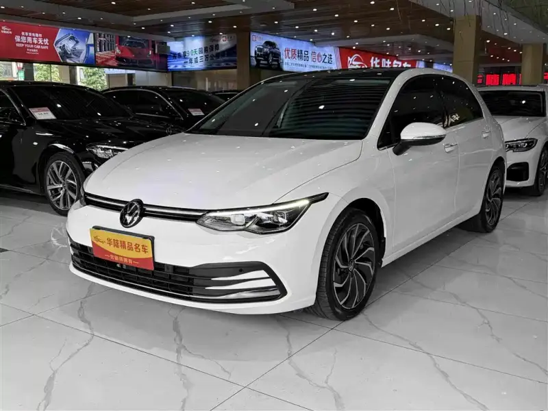 Volkswagen Golf, 2024