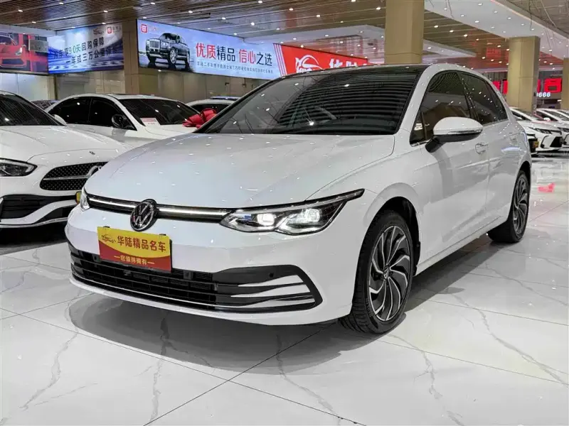 Volkswagen Golf, 2022