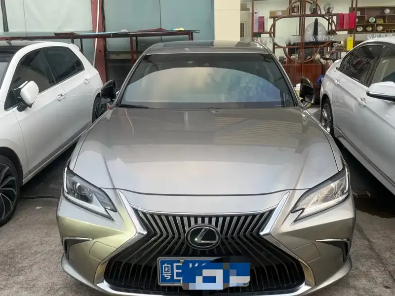 Lexus ES, 2019