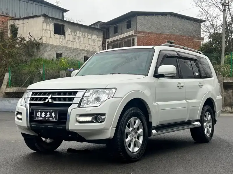 Mitsubishi Pajero (Import), 2018