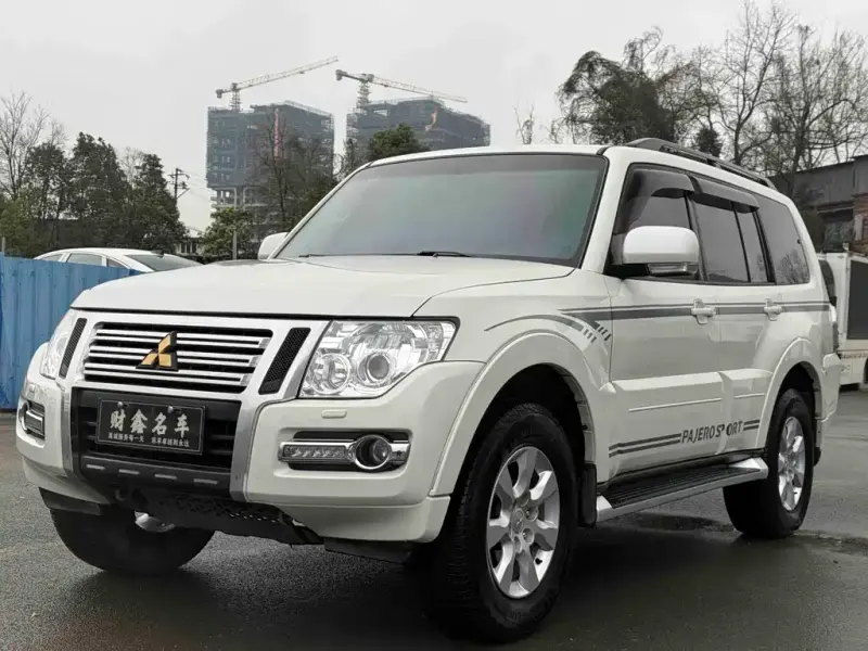Mitsubishi Pajero (Import), 2019