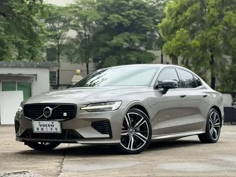 Volvo S60 PHEV, 2022