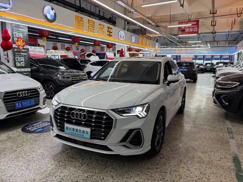 Audi Q3, 2022