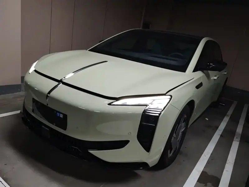 Hongqi EH7, 2026
