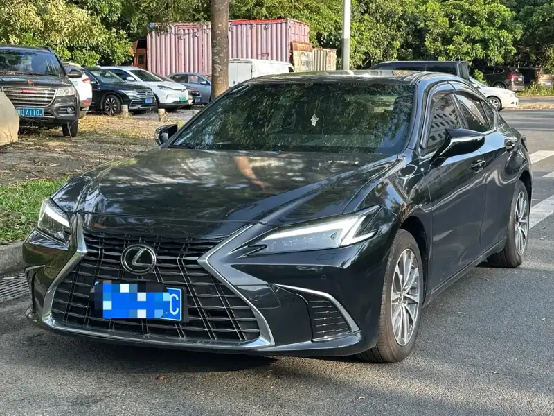 Lexus ES, 2024
