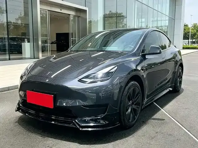 Tesla Model Y, 2024